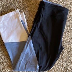 Lorna Jane cropped color block leggings